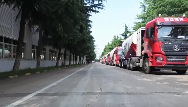 大單!100臺(tái)#粉罐半掛車 陸續(xù)發(fā)車，震撼#航拍