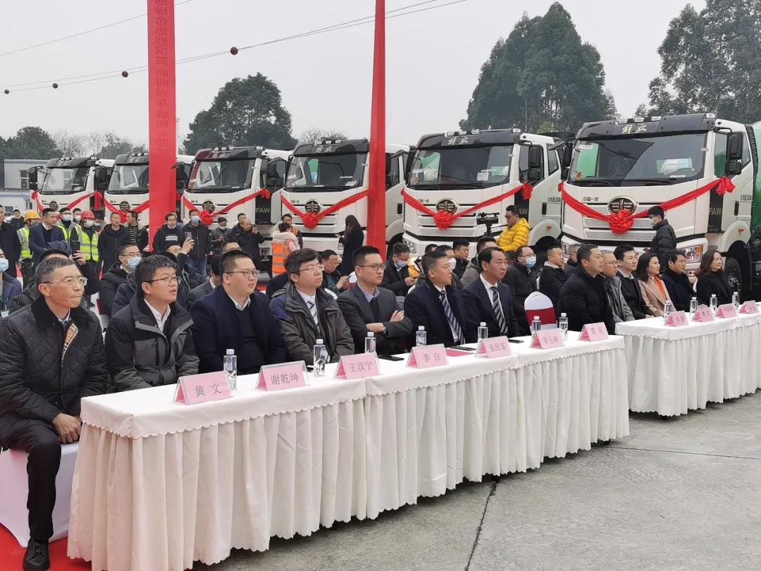 瑞虎迎新 戰(zhàn)績(jī)恢弘！80臺(tái)解放&凌宇一體化攪拌車(chē)交付蜀國(guó)之地